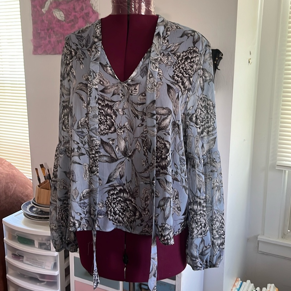 Xhilaration moth flowers leaves new without tags shirt blue line graphic blouse